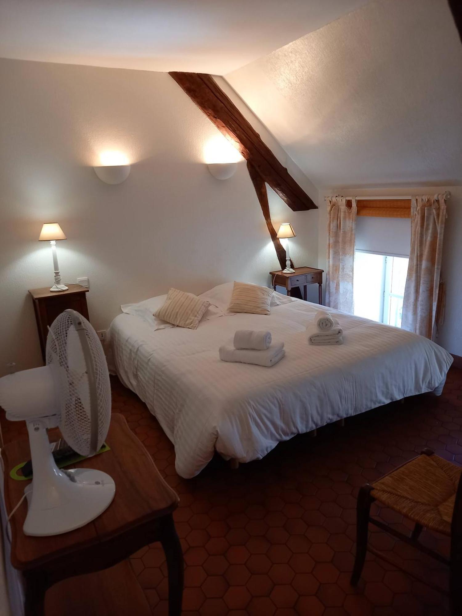 Hotel De La Halle Nolay  Cameră foto